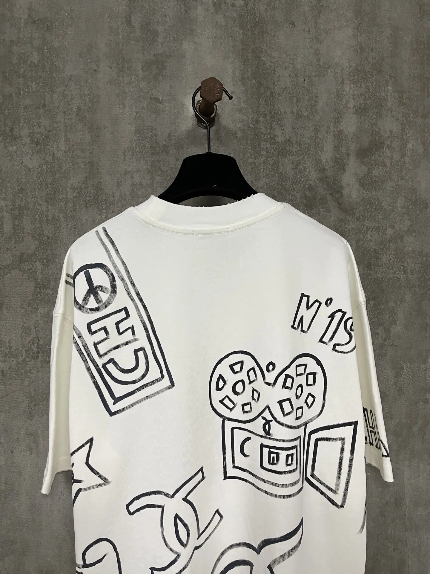 Hand-Painted Graffiti Heavyweight Cotton T-Shirt D17012347 — view 7