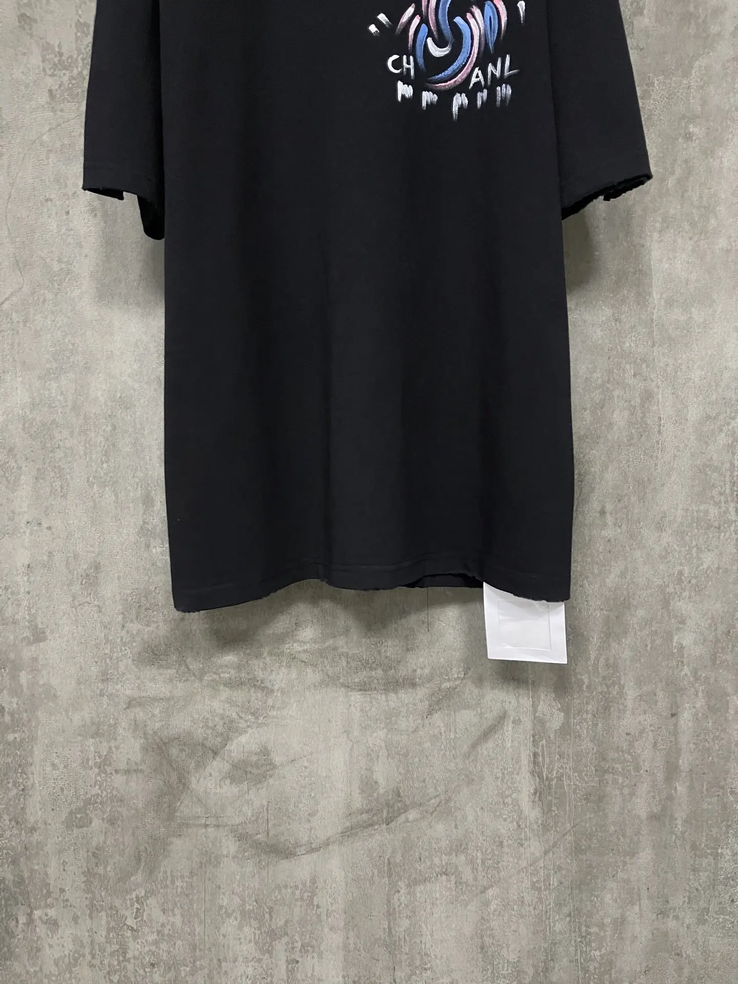 Hand-Painted Graffiti Logo Cotton T-Shirt D17012345 — view 4