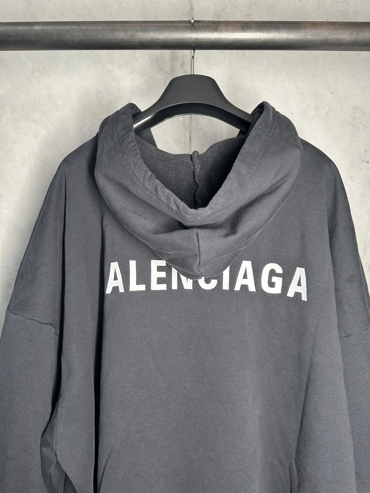 Logo Embroidered Oversized V-Neck Hoodie D22012342 — view 5
