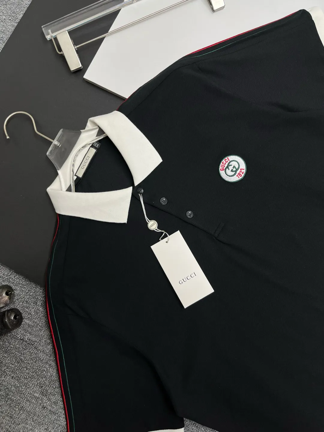 Contrast Collar Logo Patch Polo Shirt D11018882 — view 2