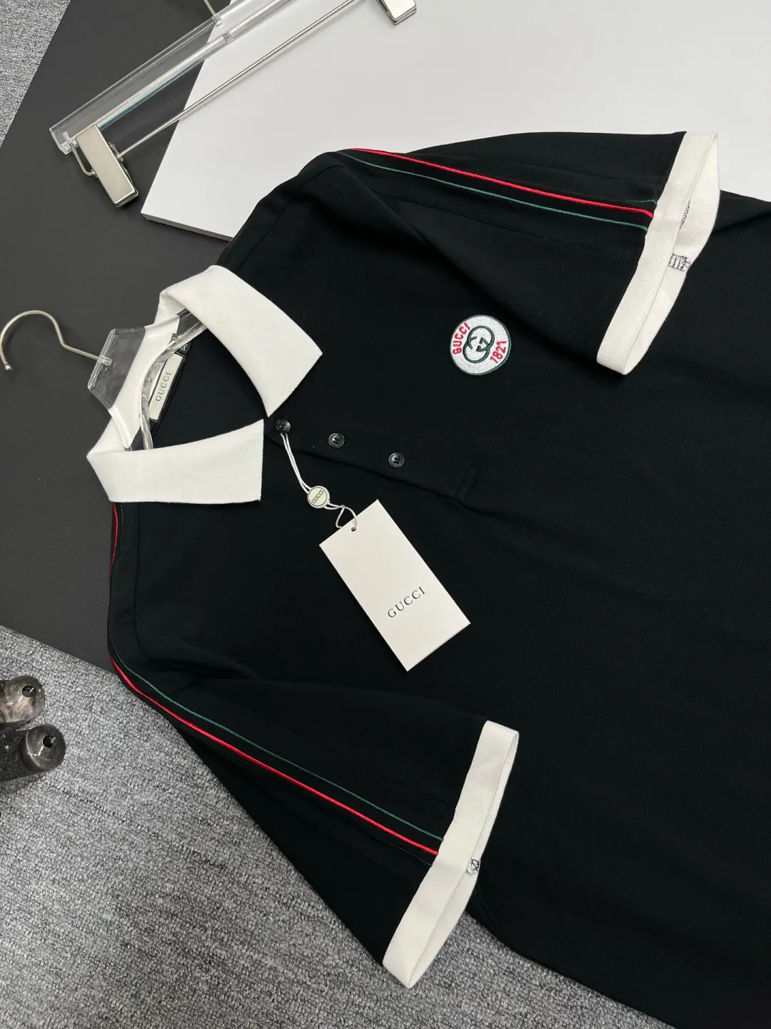 Contrast Collar Logo Patch Polo Shirt D11018882 — view 4