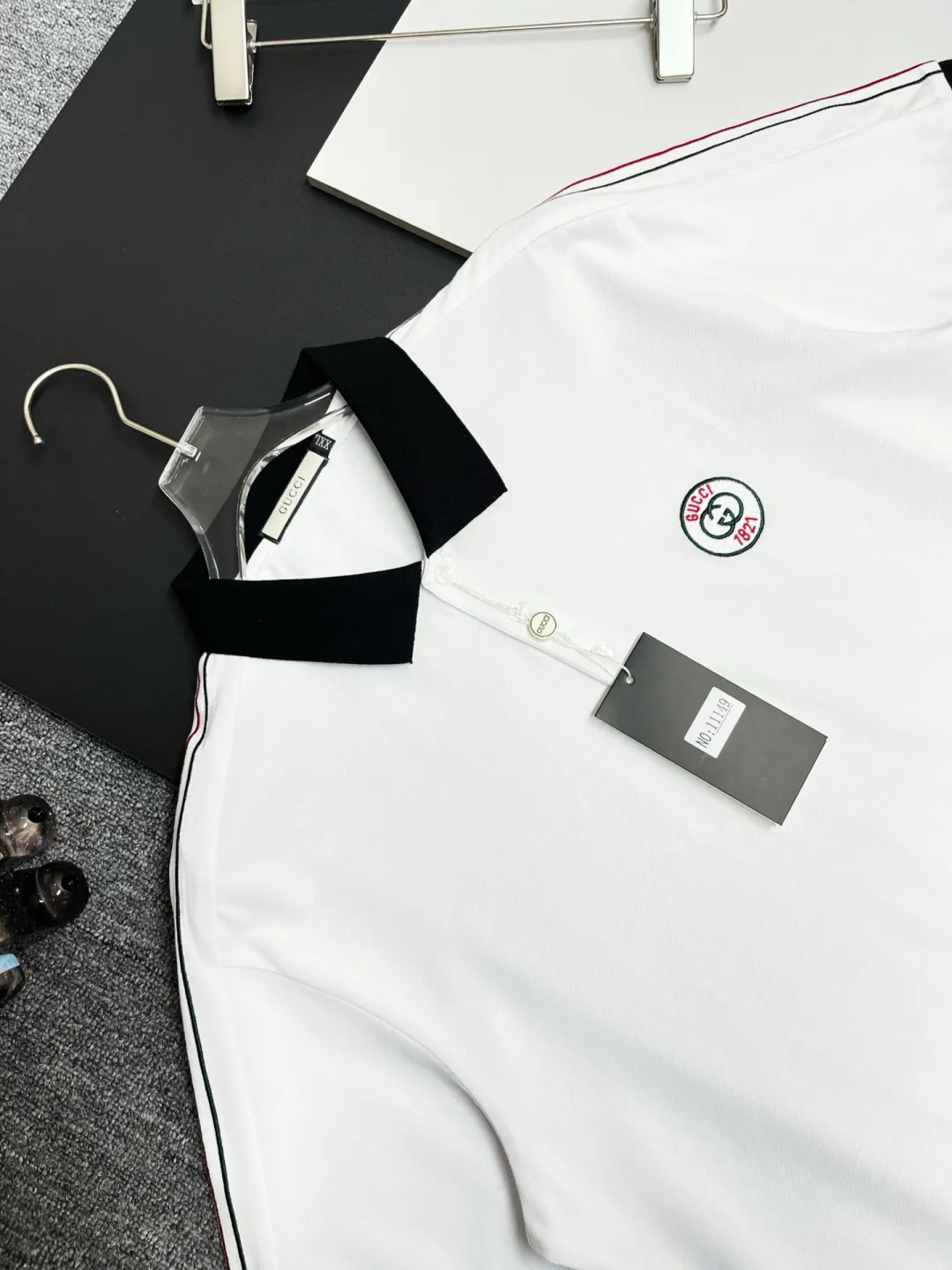 Contrast Collar Logo Patch Polo Shirt D11018884 — view 2