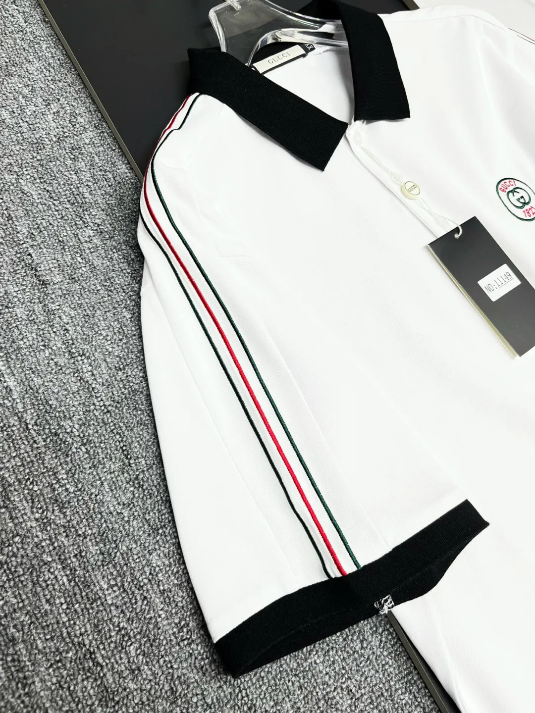 Contrast Collar Logo Patch Polo Shirt D11018884 — view 6