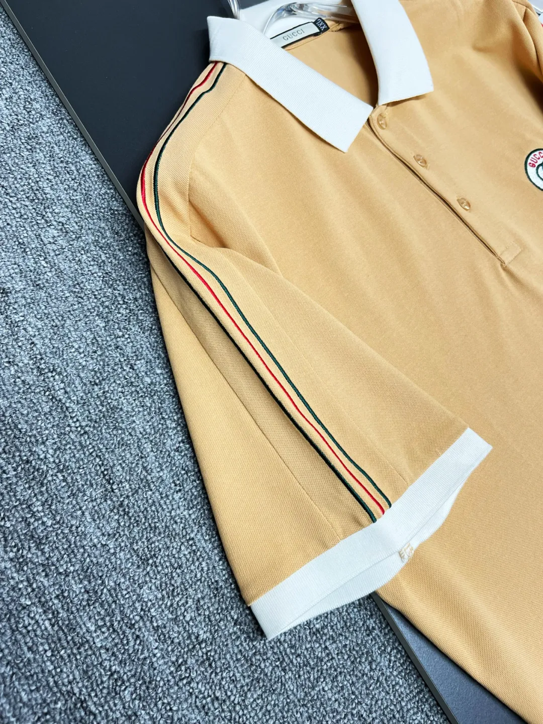 Contrast Collar Logo Patch Polo Shirt D11018883 — view 6
