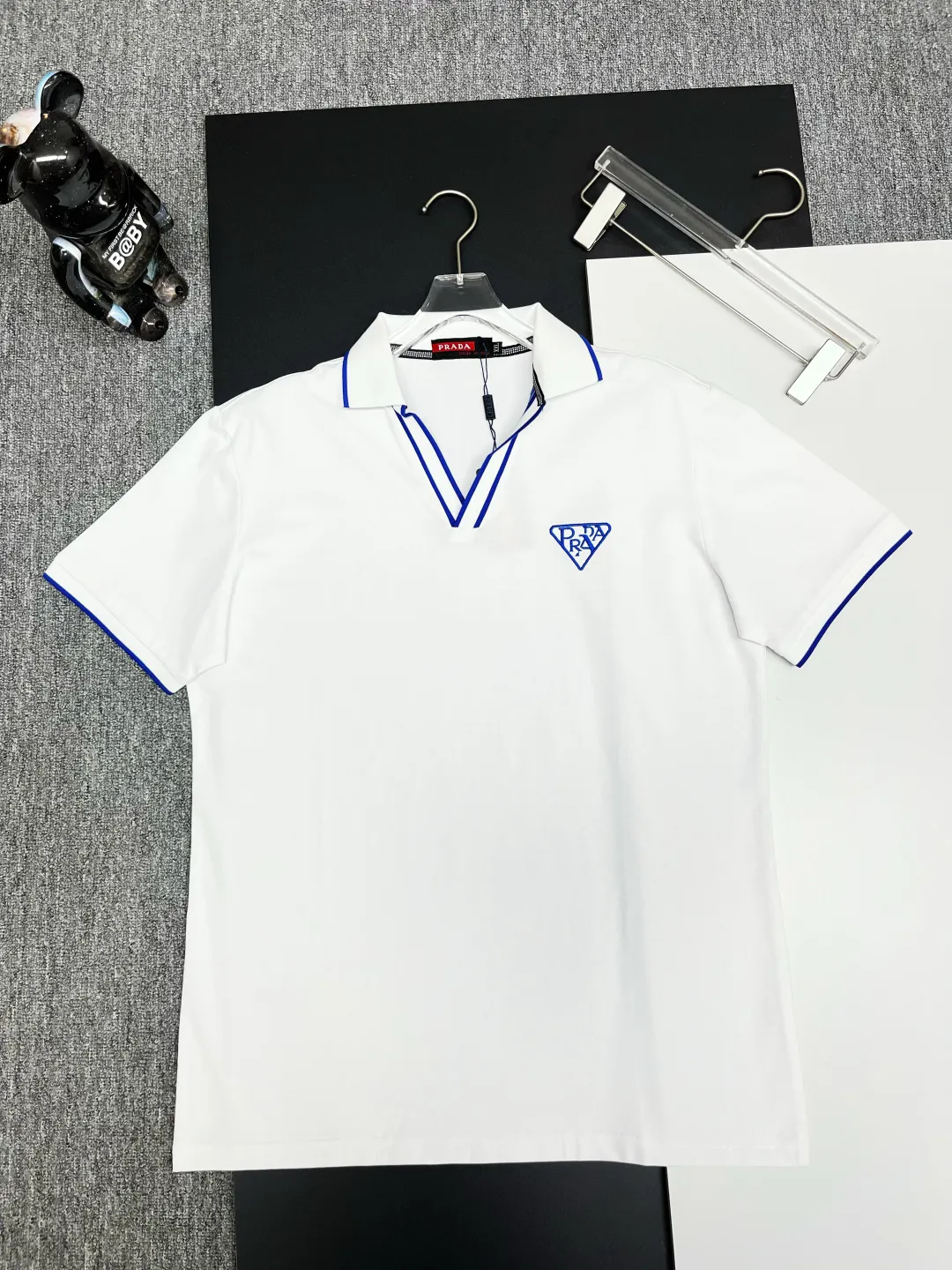 Contrast-Trim V-Neck Polo Shirt D11018929