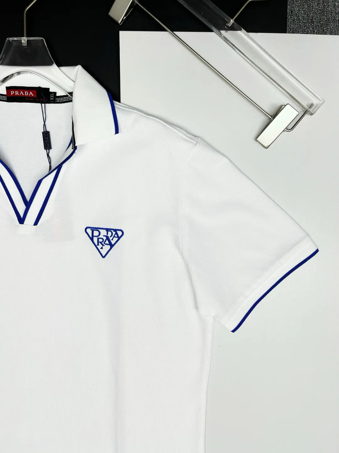 Contrast-Trim V-Neck Polo Shirt D11018929 — view 3