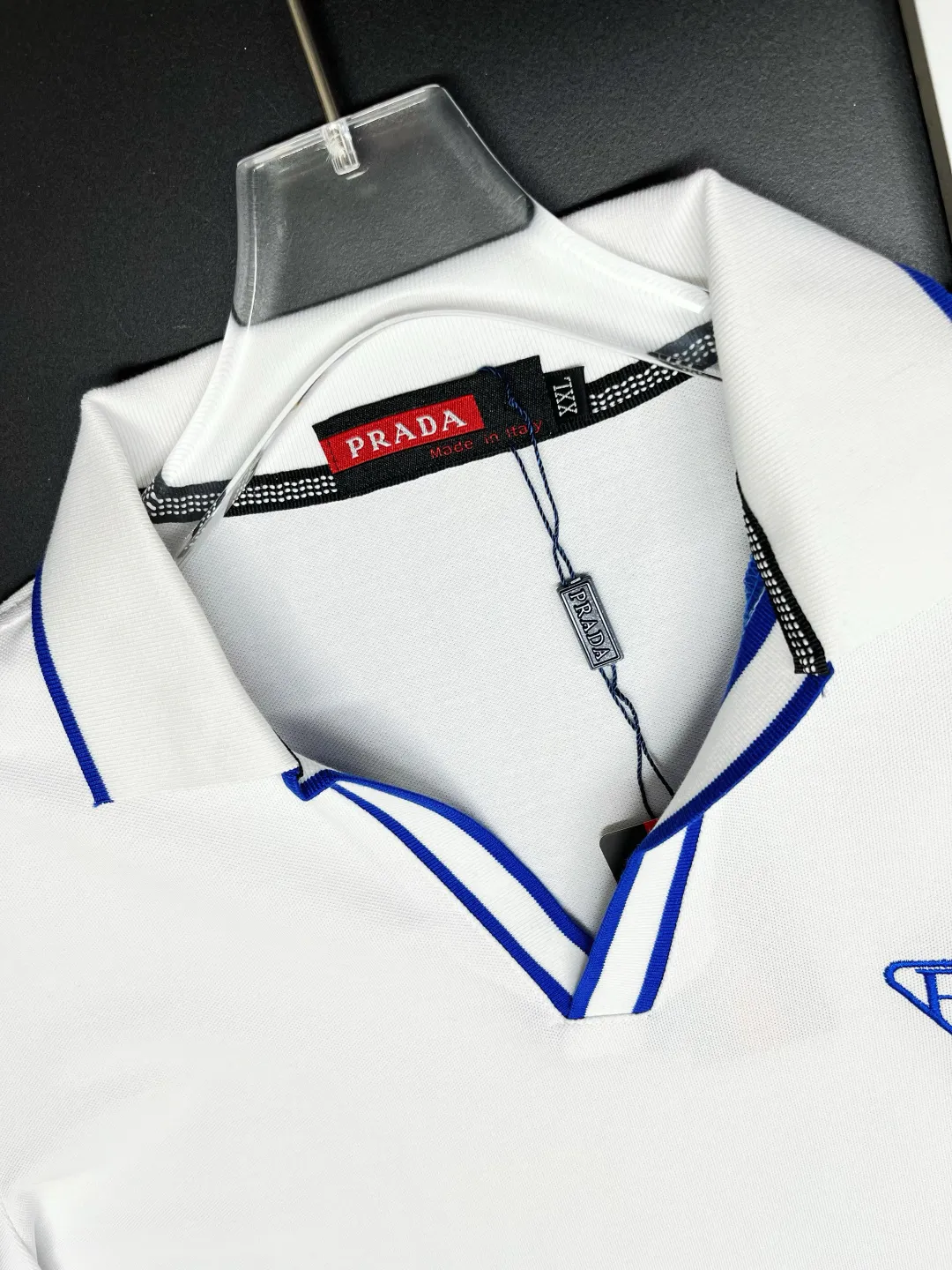 Contrast-Trim V-Neck Polo Shirt D11018929 — view 5