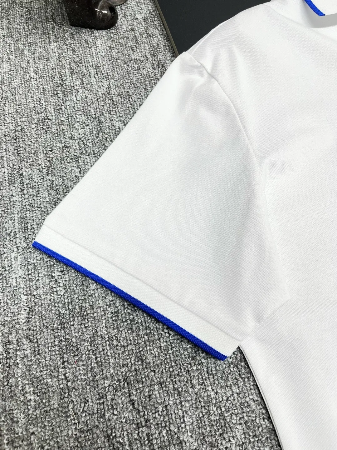 Contrast-Trim V-Neck Polo Shirt D11018929 — view 6