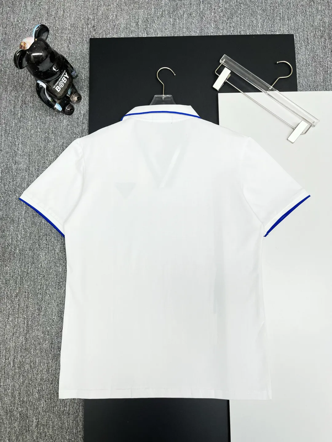 Contrast-Trim V-Neck Polo Shirt D11018929 — view 7