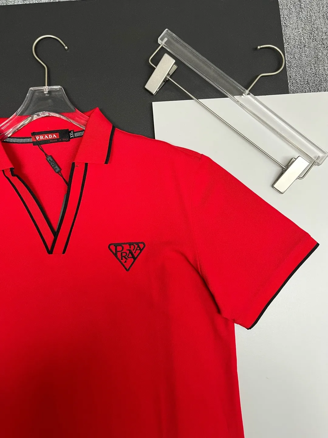 Contrast-Trim V-Neck Polo Shirt D11018930 — view 3