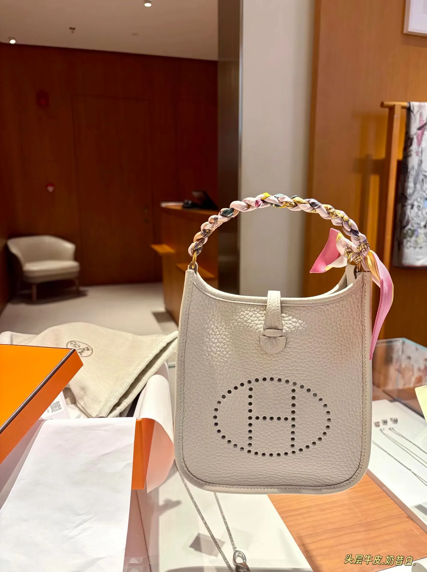 Evelyne Mini Crossbody Bag D31017997 — view 4