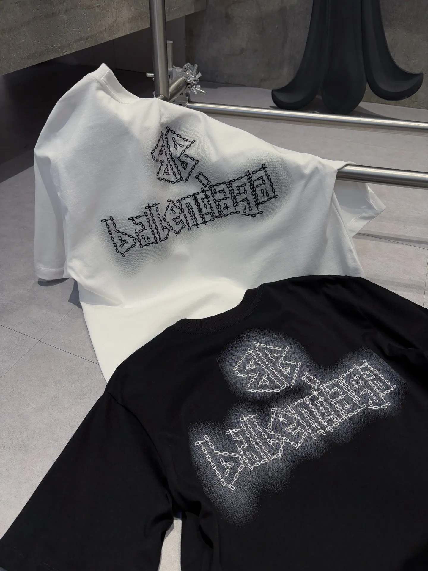 Chain Logo Graphic Cotton T-Shirt D9511632 — view 4