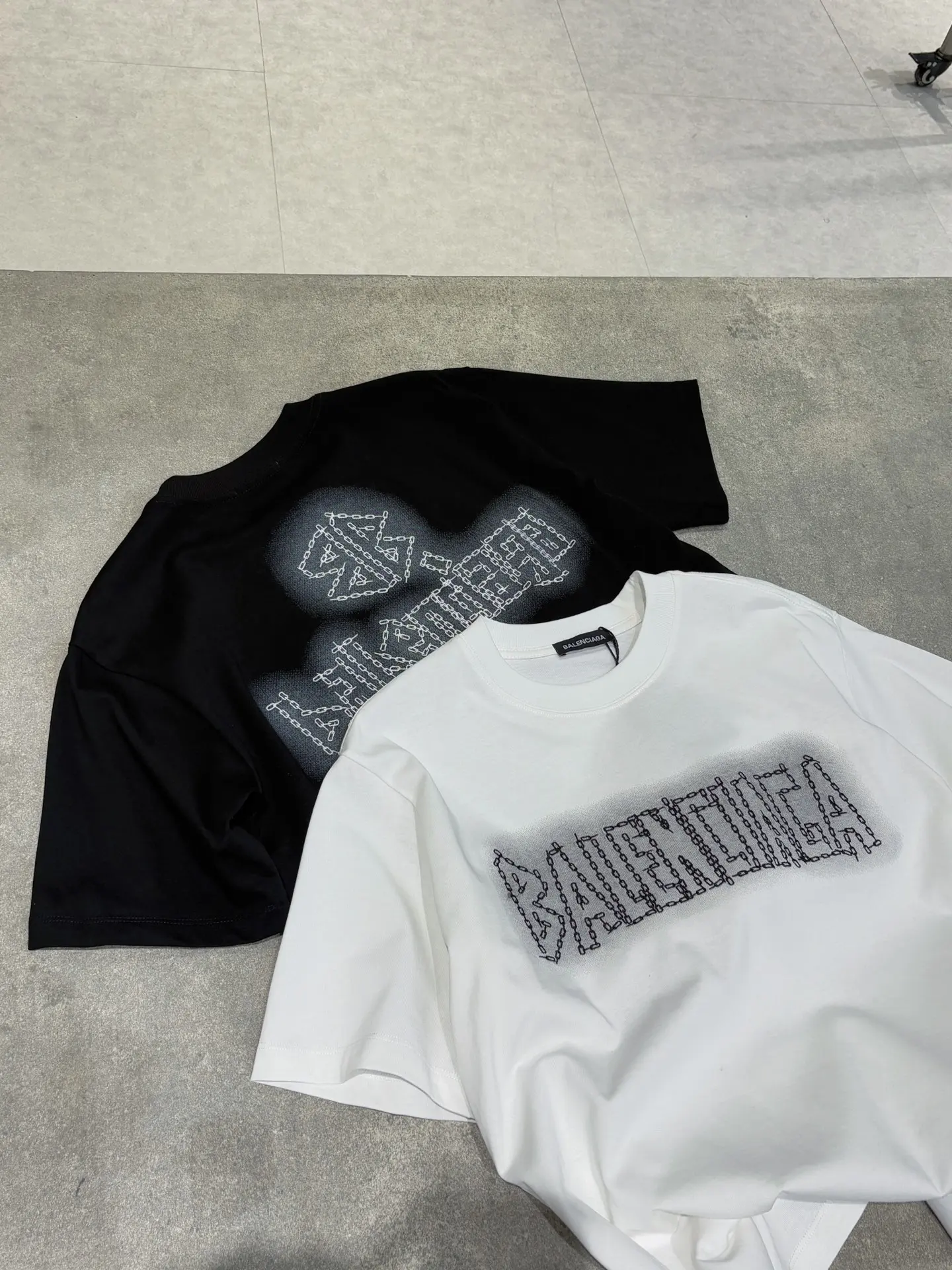 Chain Logo Graphic Cotton T-Shirt D9511632 — view 6