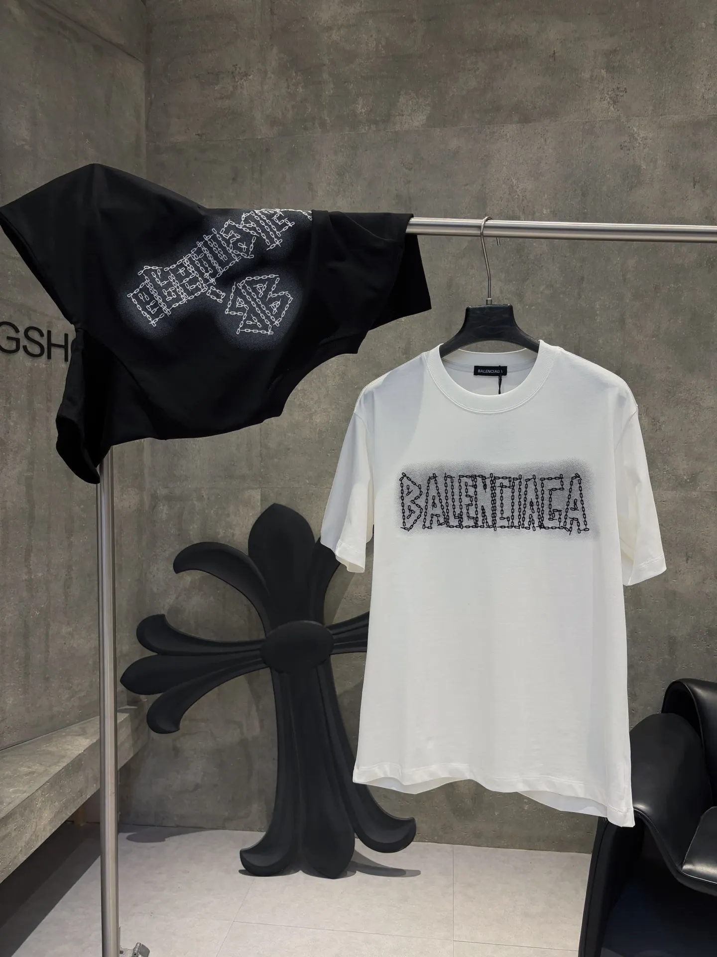 Chain Logo Graphic Cotton T-Shirt D9511632 — view 8