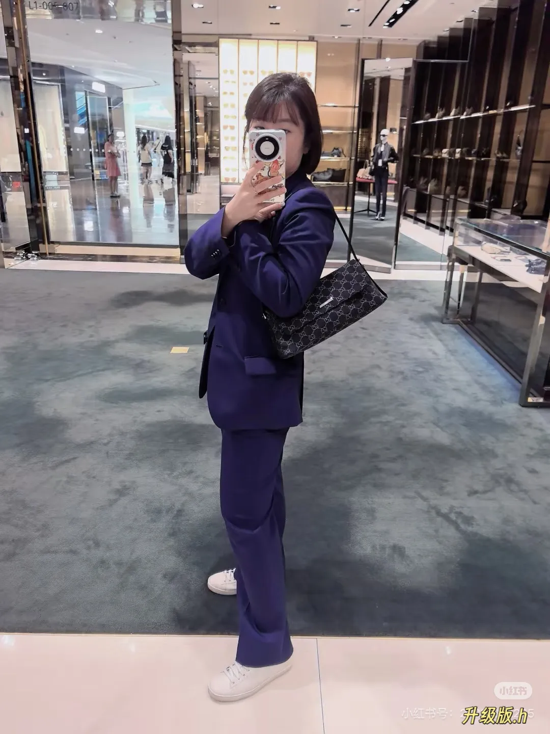 Gucci Monogram Denim Shoulder Bag D28017840 — view 4