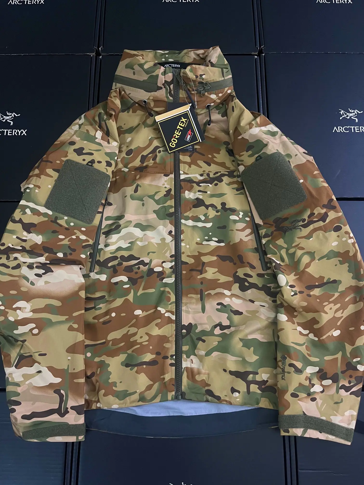 Arc'teryx LEAF Alpha GEN2 Camouflage Shell Jacket D37920742