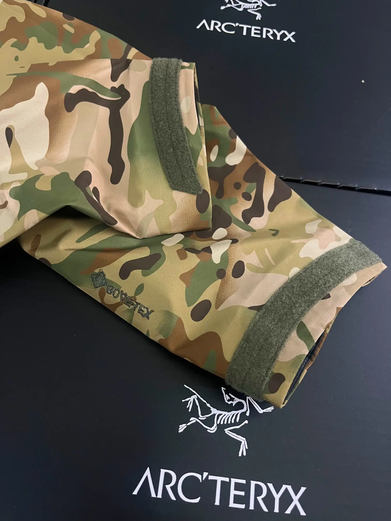 Arc'teryx LEAF Alpha GEN2 Camouflage Shell Jacket D37920742 — view 5