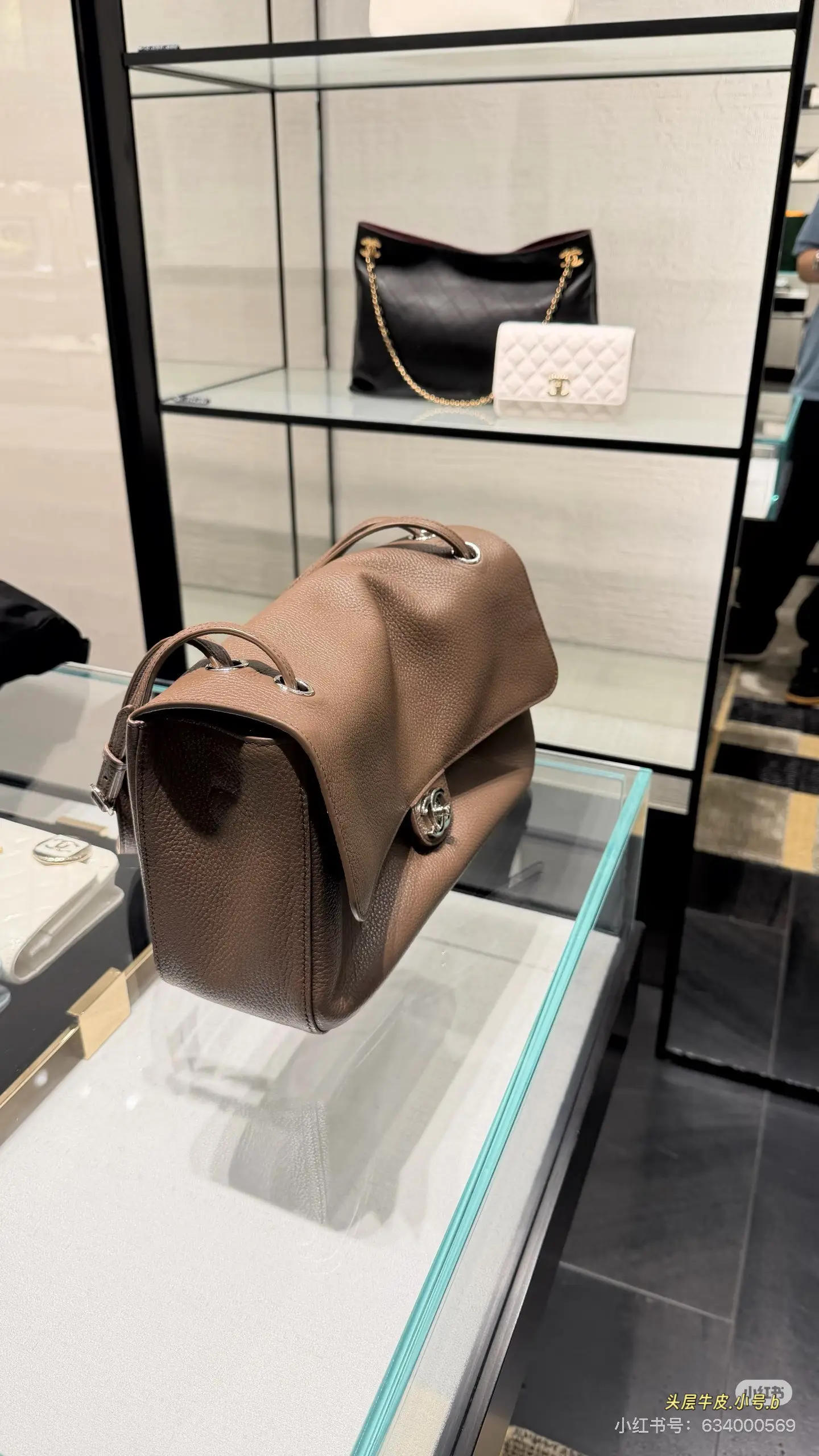 Chanel CF Grained Leather Shoulder Bag D50018533 — view 4