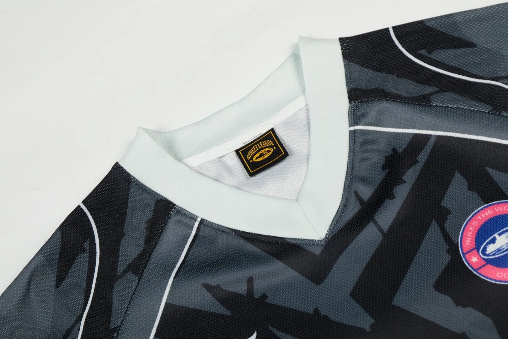 Graphic Print V-Neck Jersey T-Shirt D8811914 — view 4