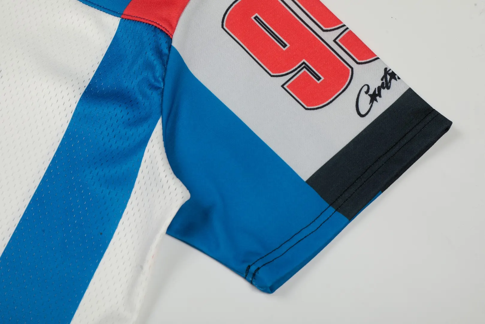 Corteiz Mesh Panel V-Neck Jersey T-Shirt D8811915 — view 8