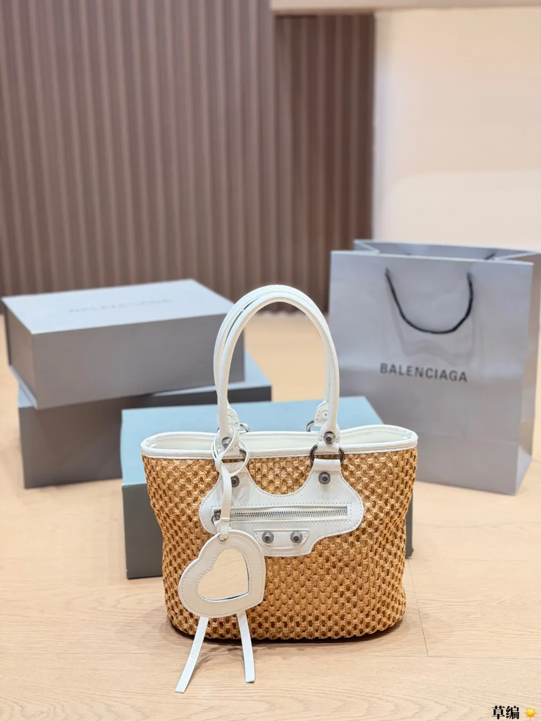 Raffia Woven Top-Handle Tote Bag D30018361 — view 3
