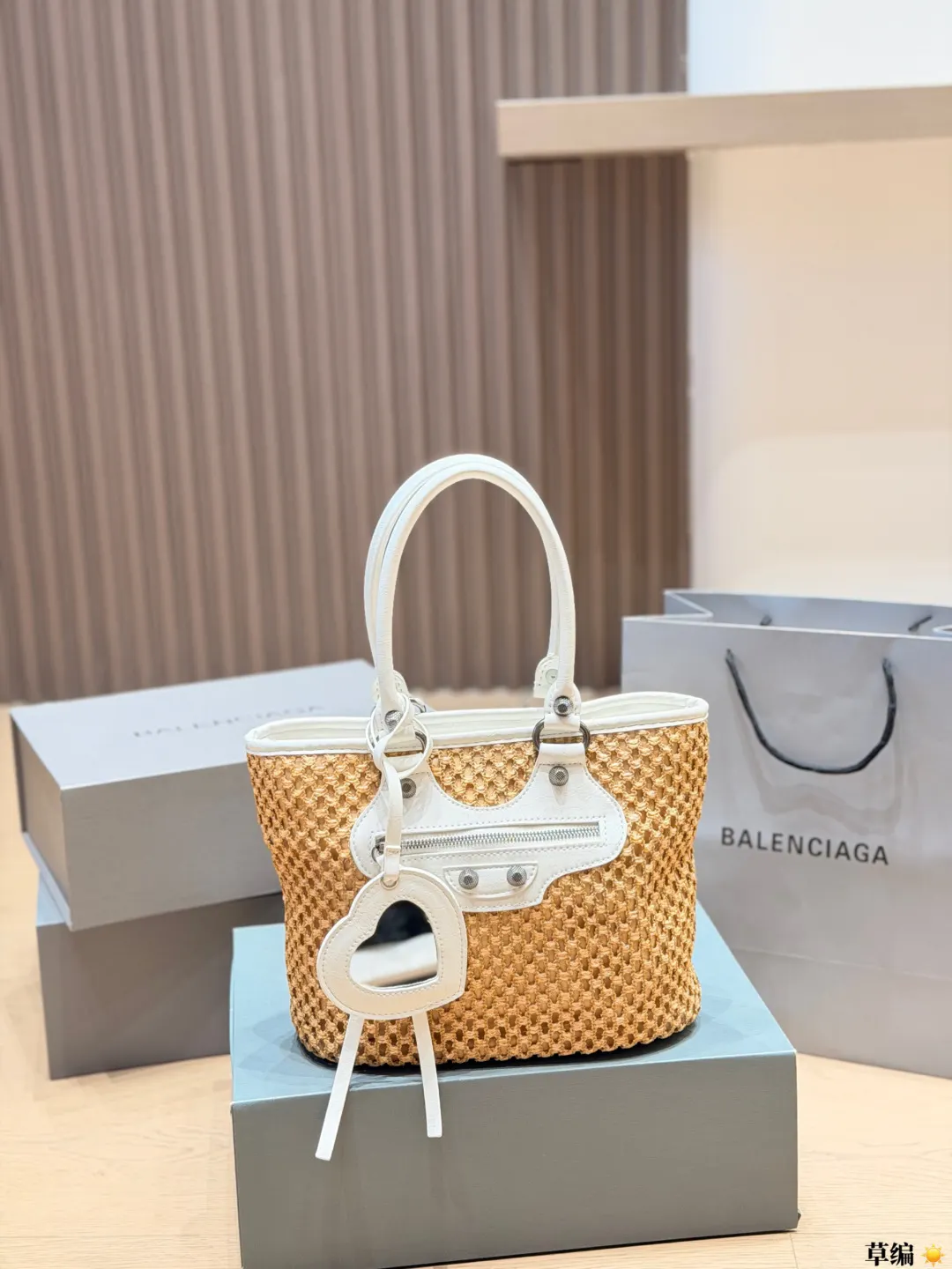 Raffia Woven Top-Handle Tote Bag D30018361 — view 5