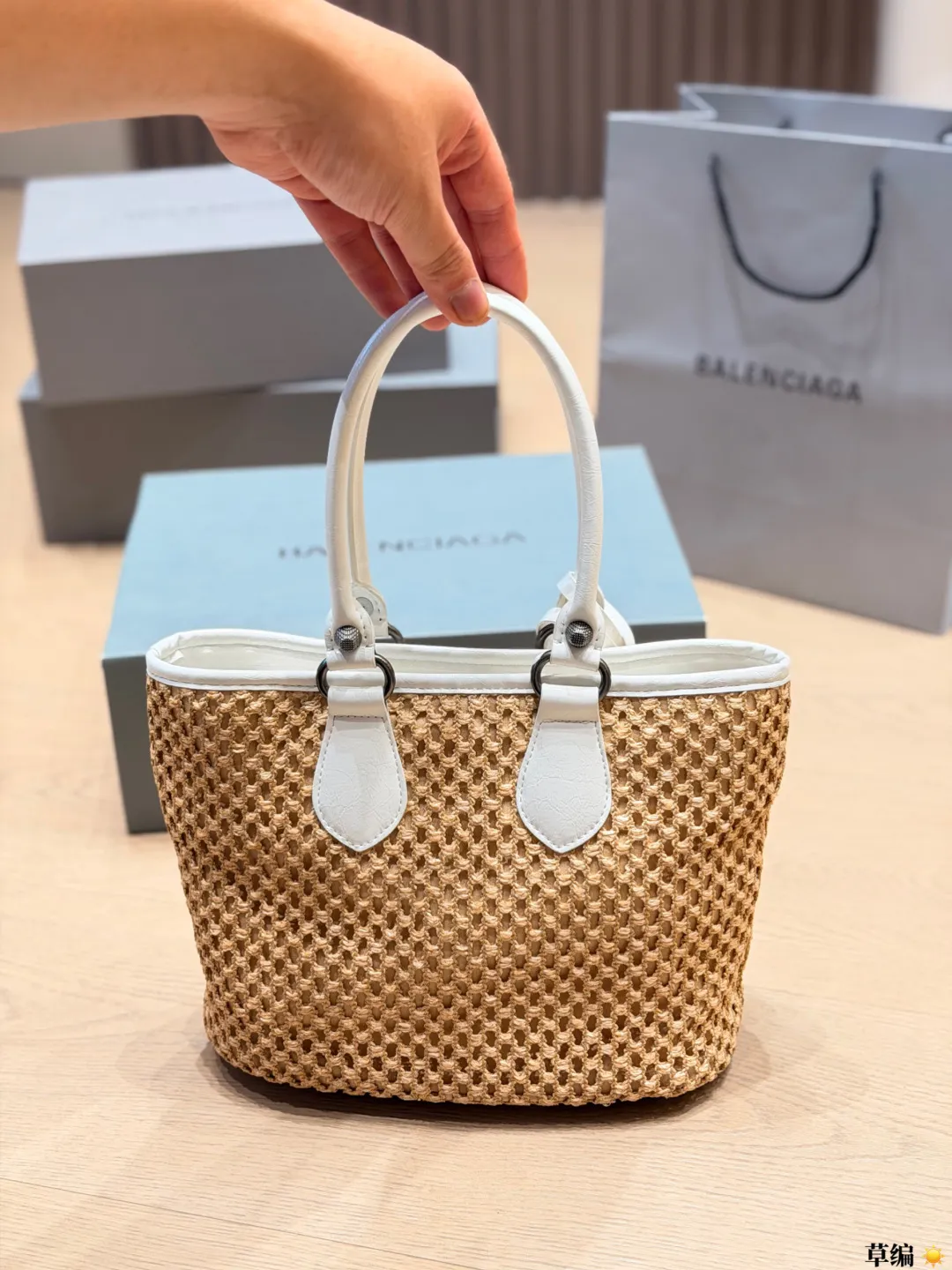 Raffia Woven Top-Handle Tote Bag D30018361 — view 8