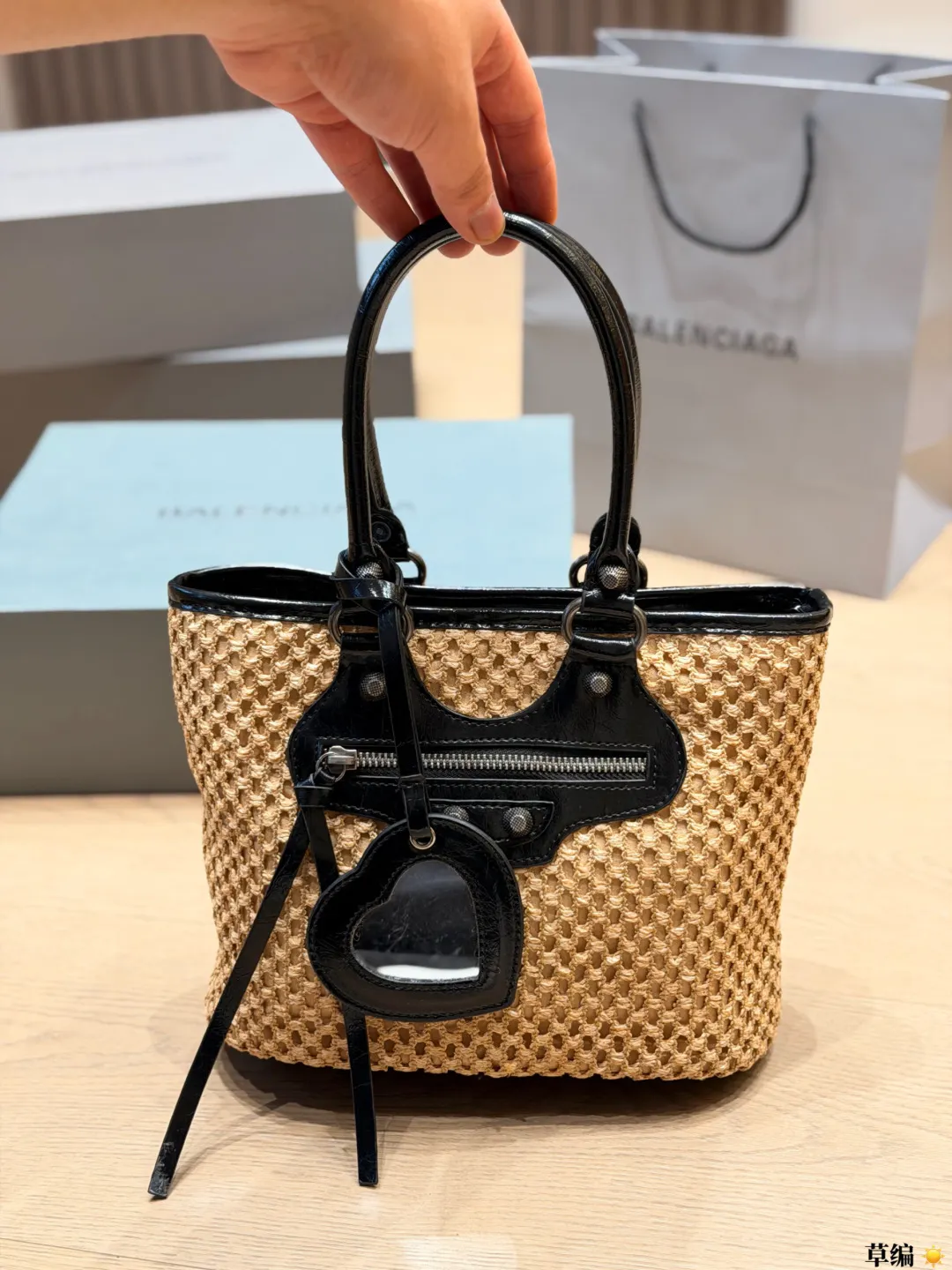 Raffia Woven Top-Handle Tote Bag D30018361 — view 10