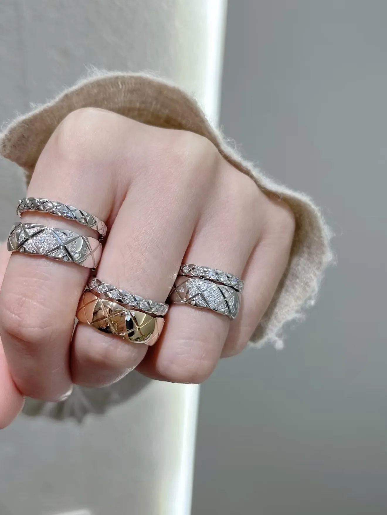 Coco Crush Quilted Wide Ring (Sterling Silver) D26016563 — view 9