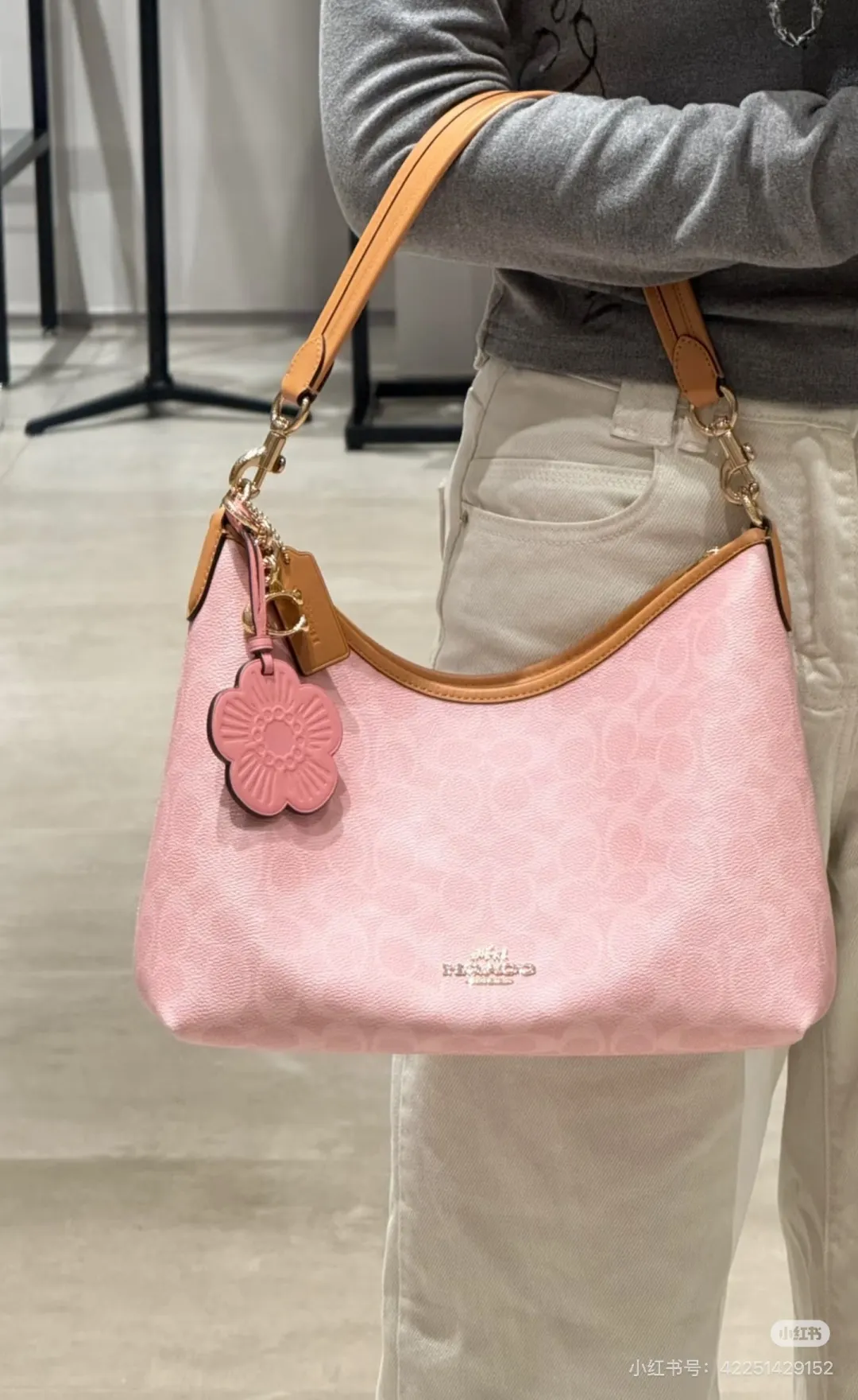 Coach Signature Hobo Bag D35518322 — view 2
