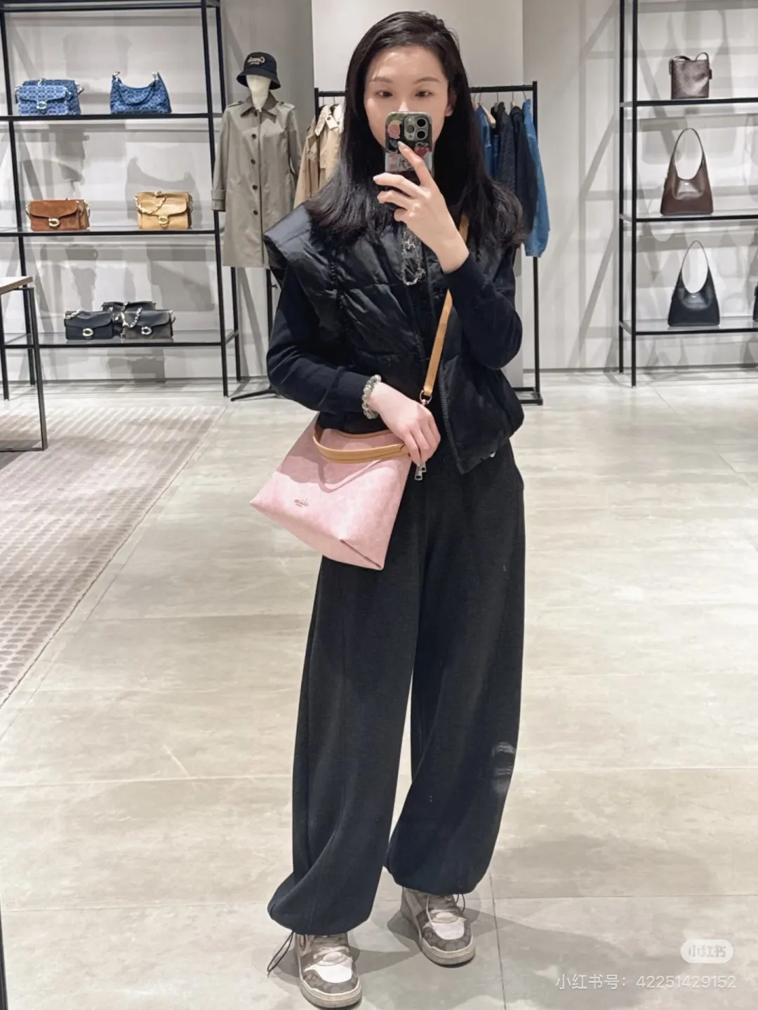 Coach Signature Hobo Bag D35518322 — view 7