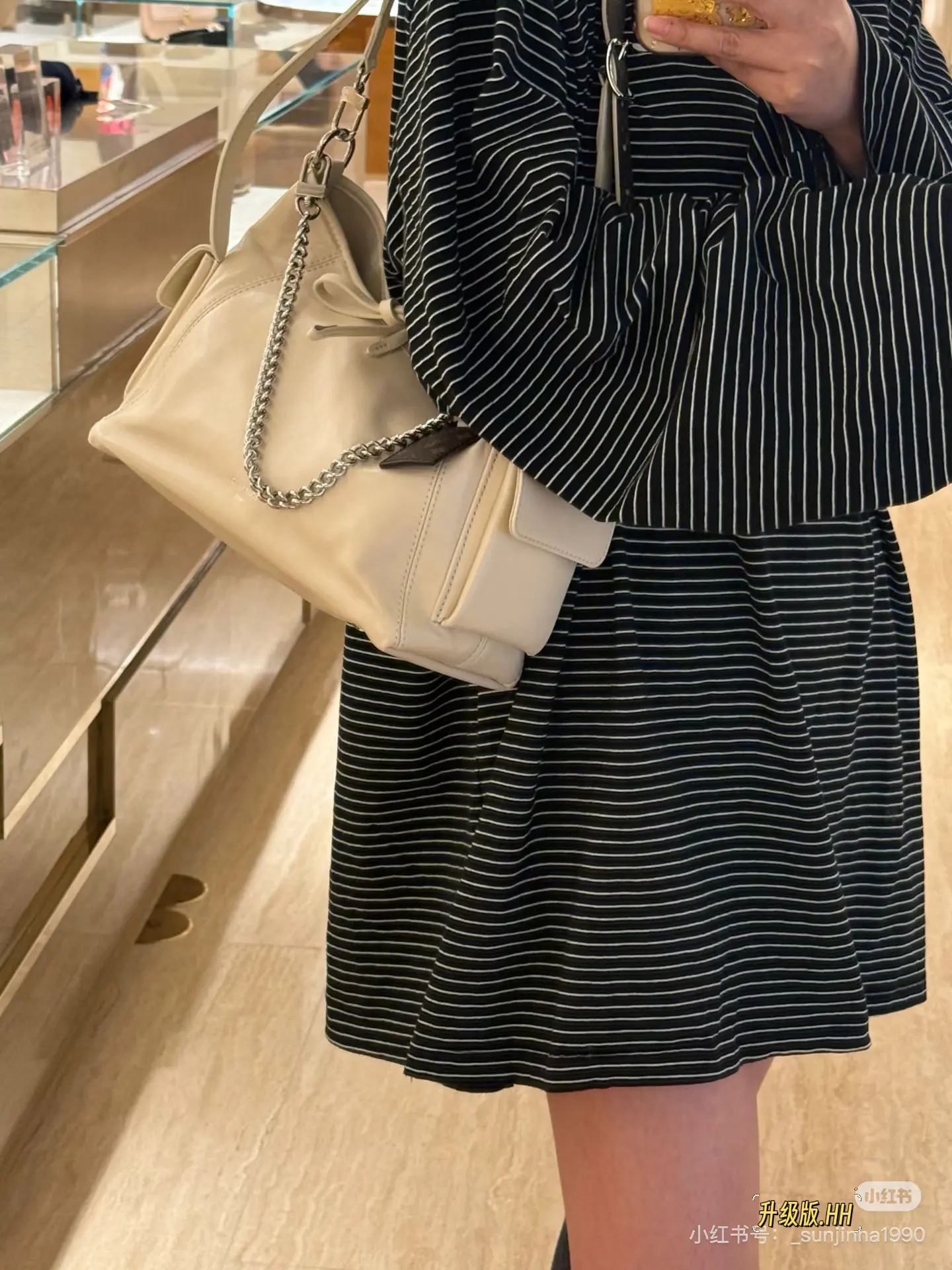 LV White Warrior Tote Shoulder Bag D38018318