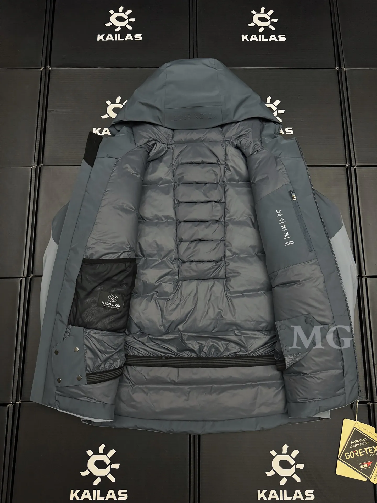 Kolon Sport Hike Gore-Tex Hooded Down Jacket D58020683 — view 7