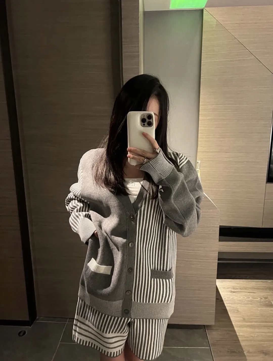 Striped Wool-Blend V-Neck Cardigan D25513079 — view 2