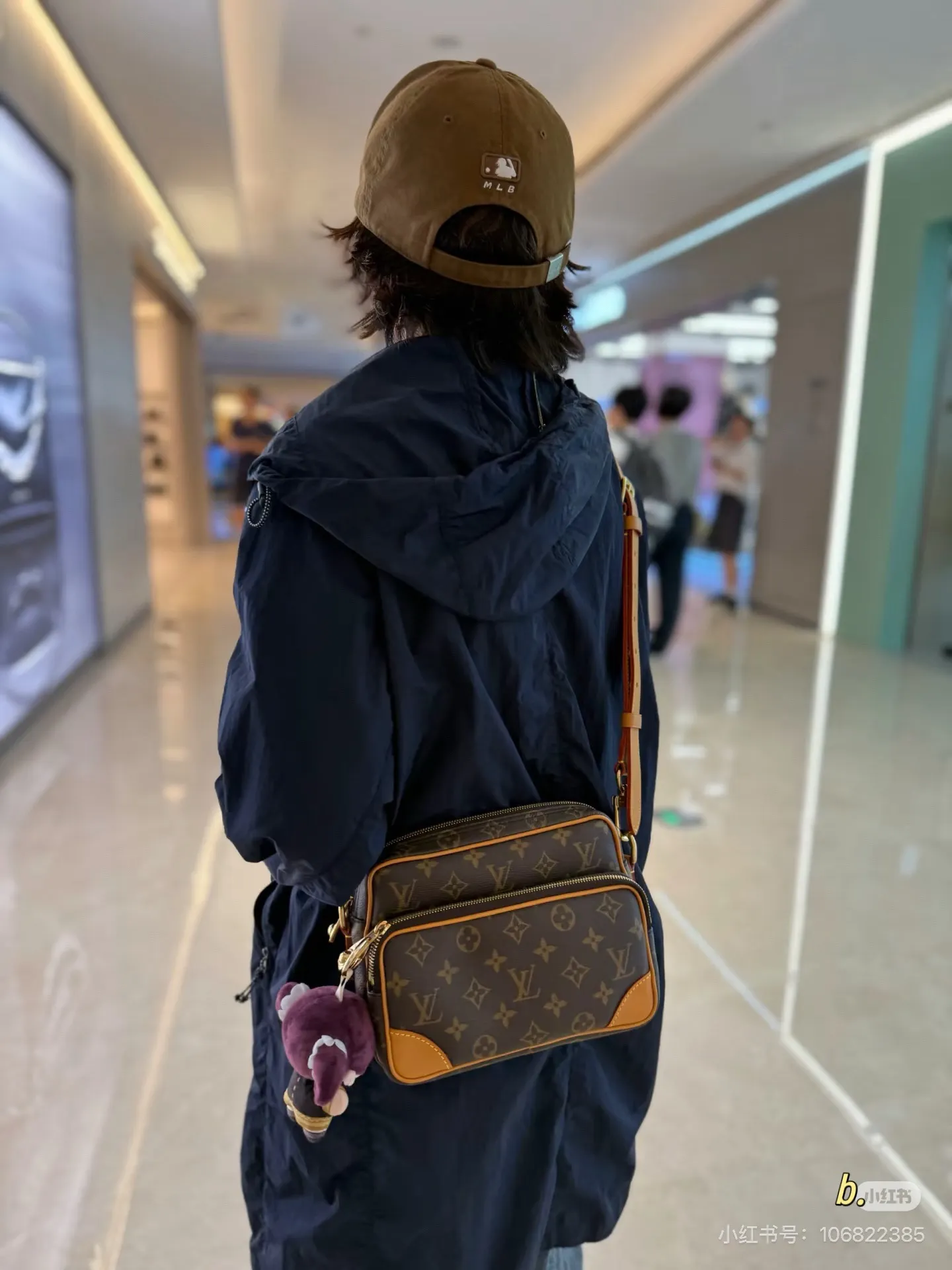 Monogram Canvas Camera Bag D36018086 — view 3