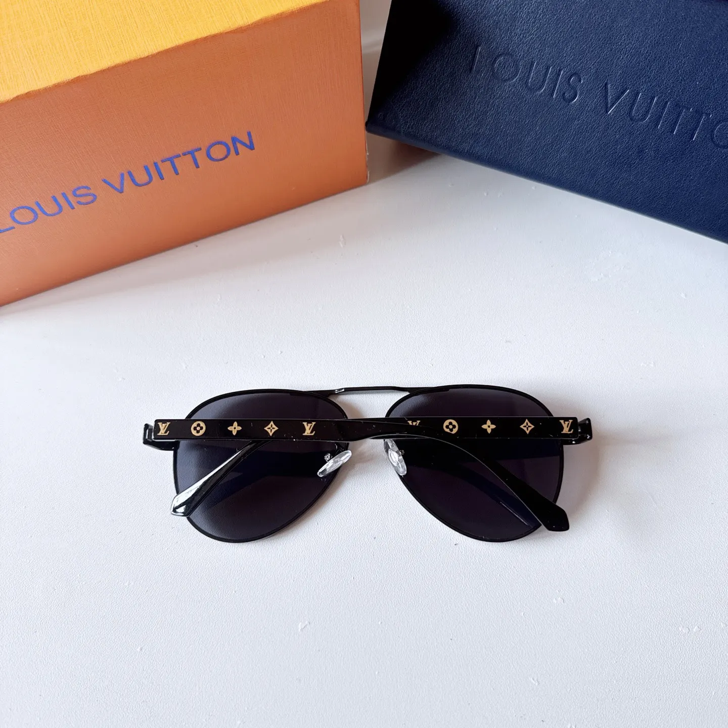 Louis Vuitton Square-Frame Sunglasses D21017744 — view 3