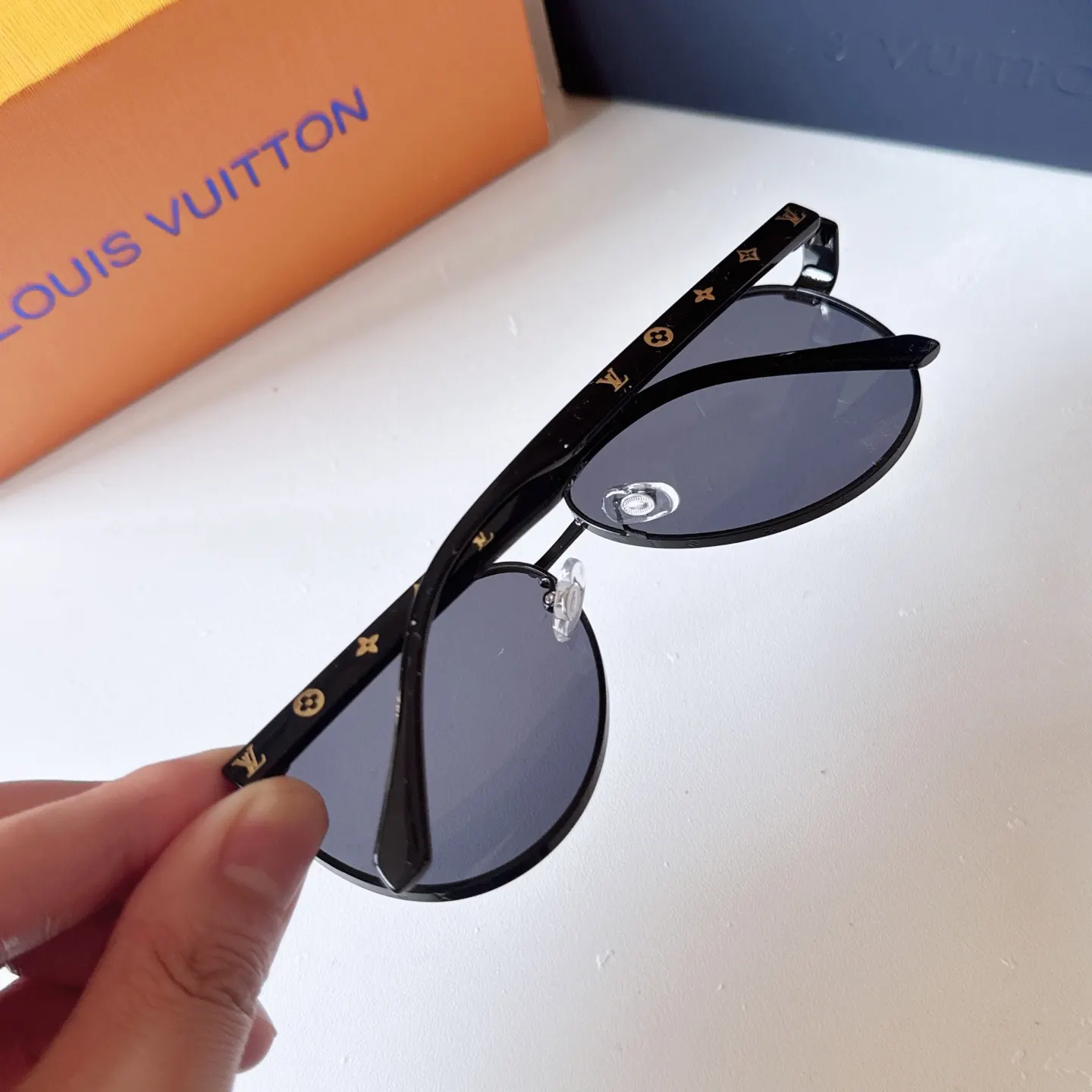Louis Vuitton Square-Frame Sunglasses D21017744 — view 6