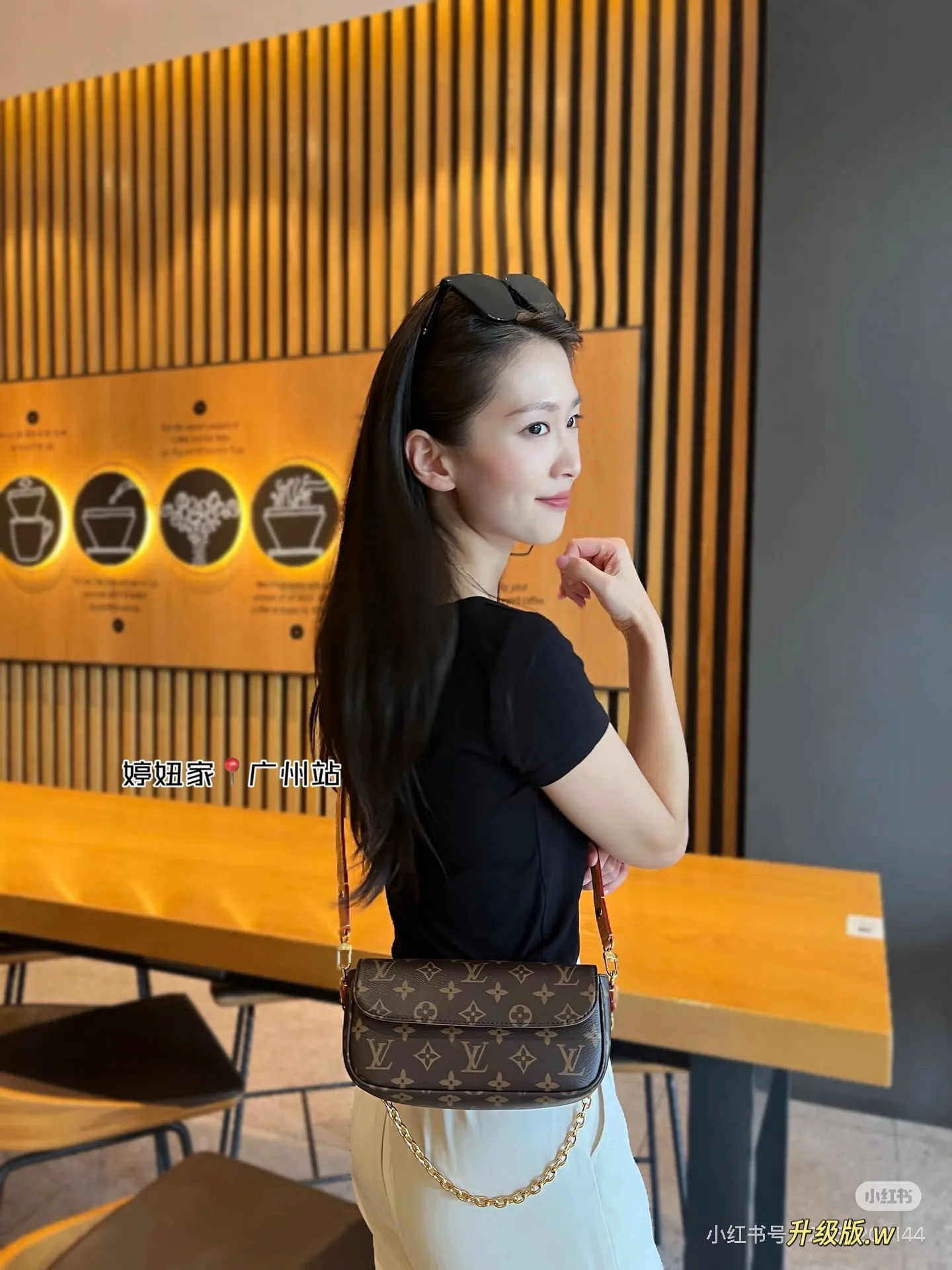 Monogram Canvas Ivy Shoulder Bag D27518070 — view 6