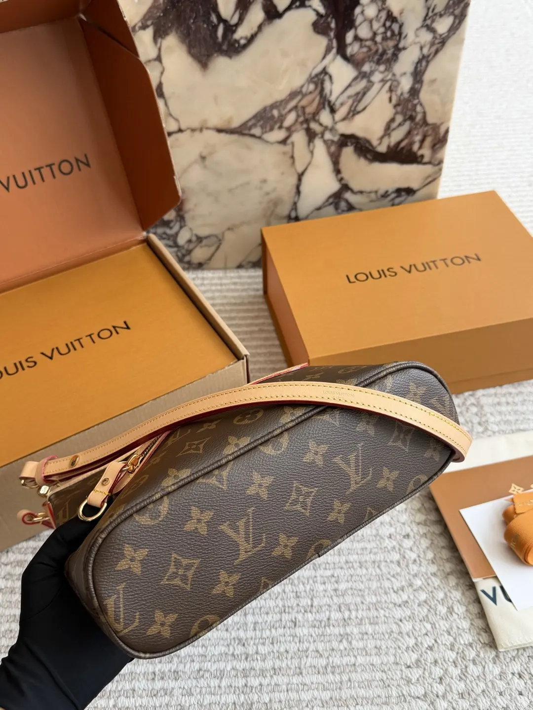 Monogram Canvas Lineup Tote Bag D35517878 — view 5