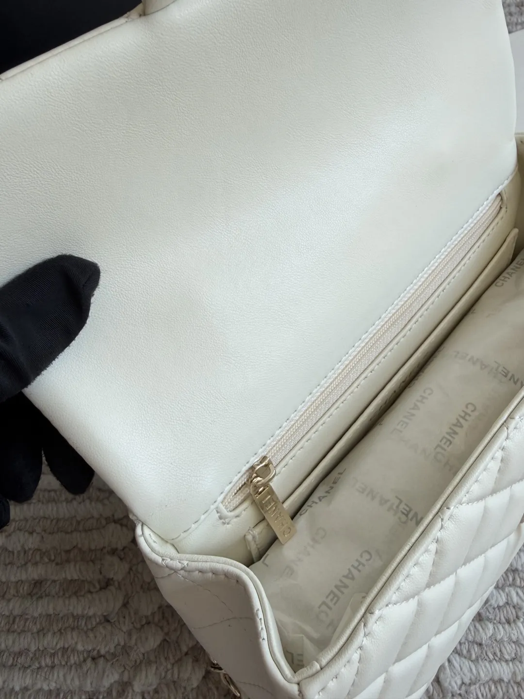 CF Handle Quilted Leather Bag D30018285 — view 9