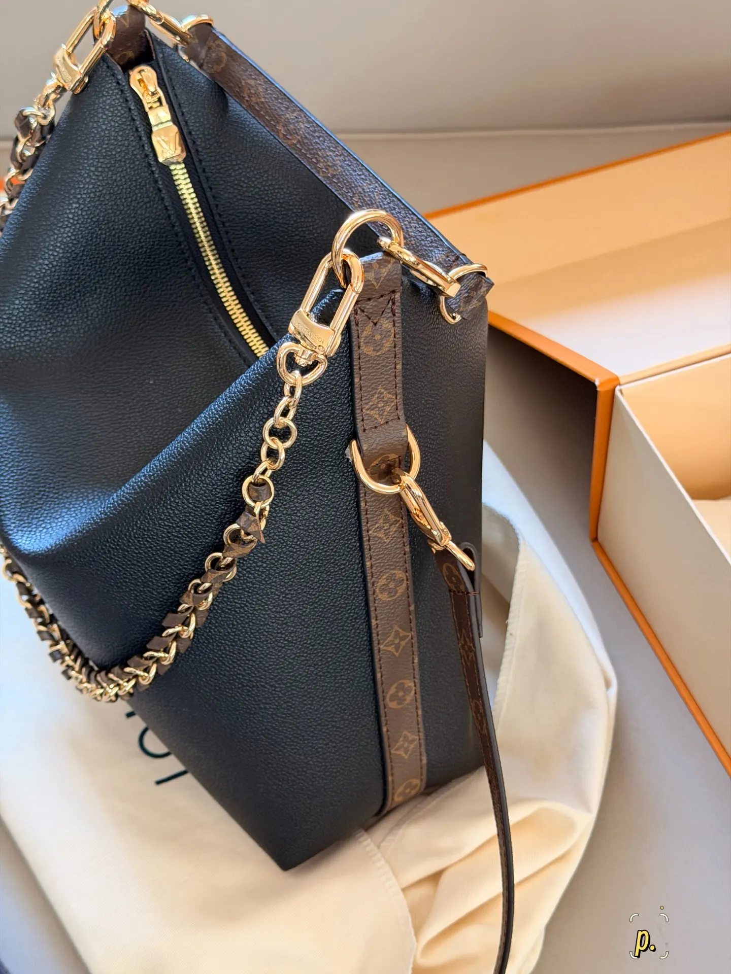 Multipass Grained Leather Shoulder Bag D35517876 — view 4