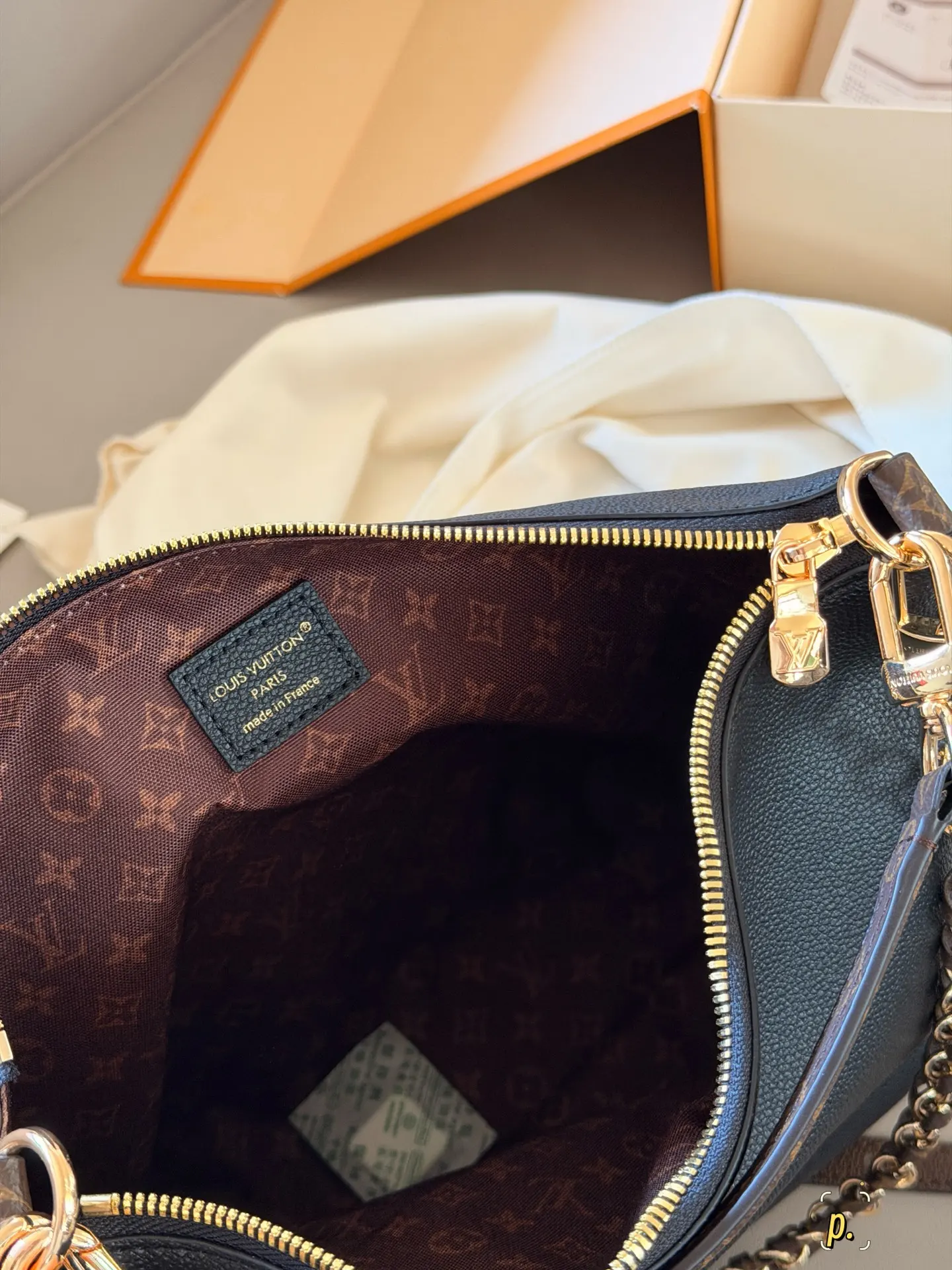 Multipass Hobo Tote Bag D36018131 — view 9