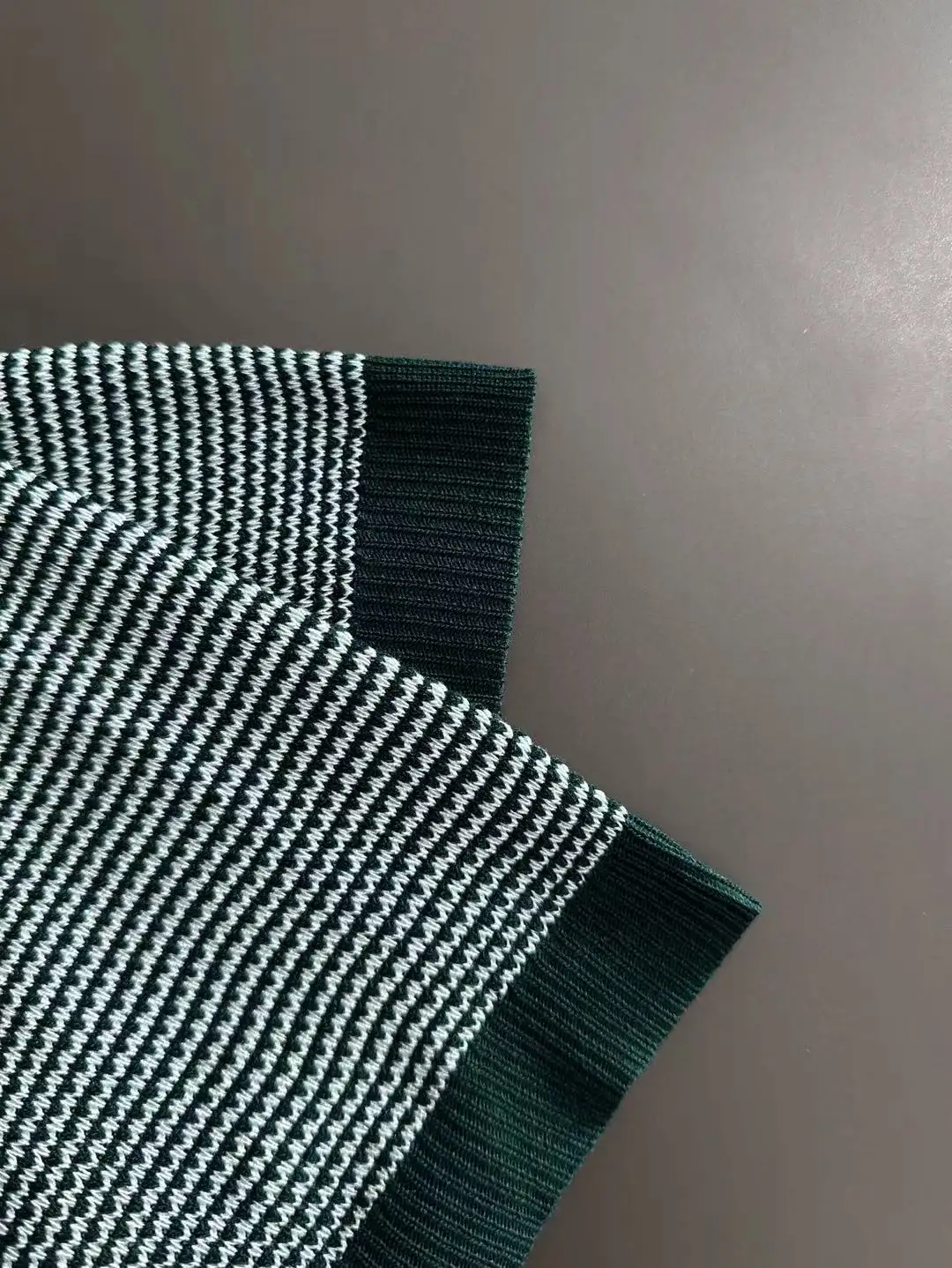 Contrast-Collar Striped Knit Polo Shirt D20015252 — view 5