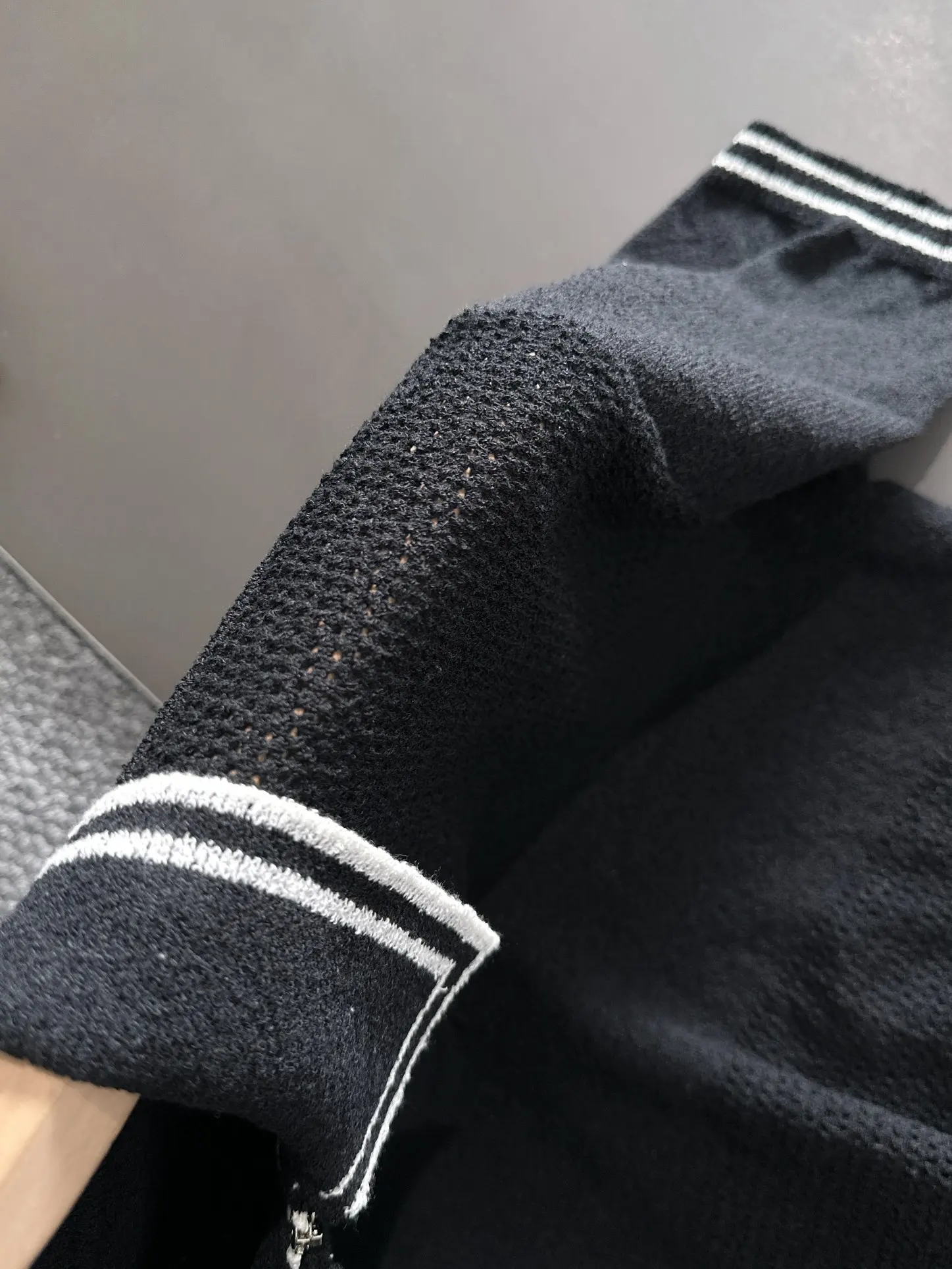 Contrast-Trim Half-Zip Knit Polo Shirt D20015197 — view 4