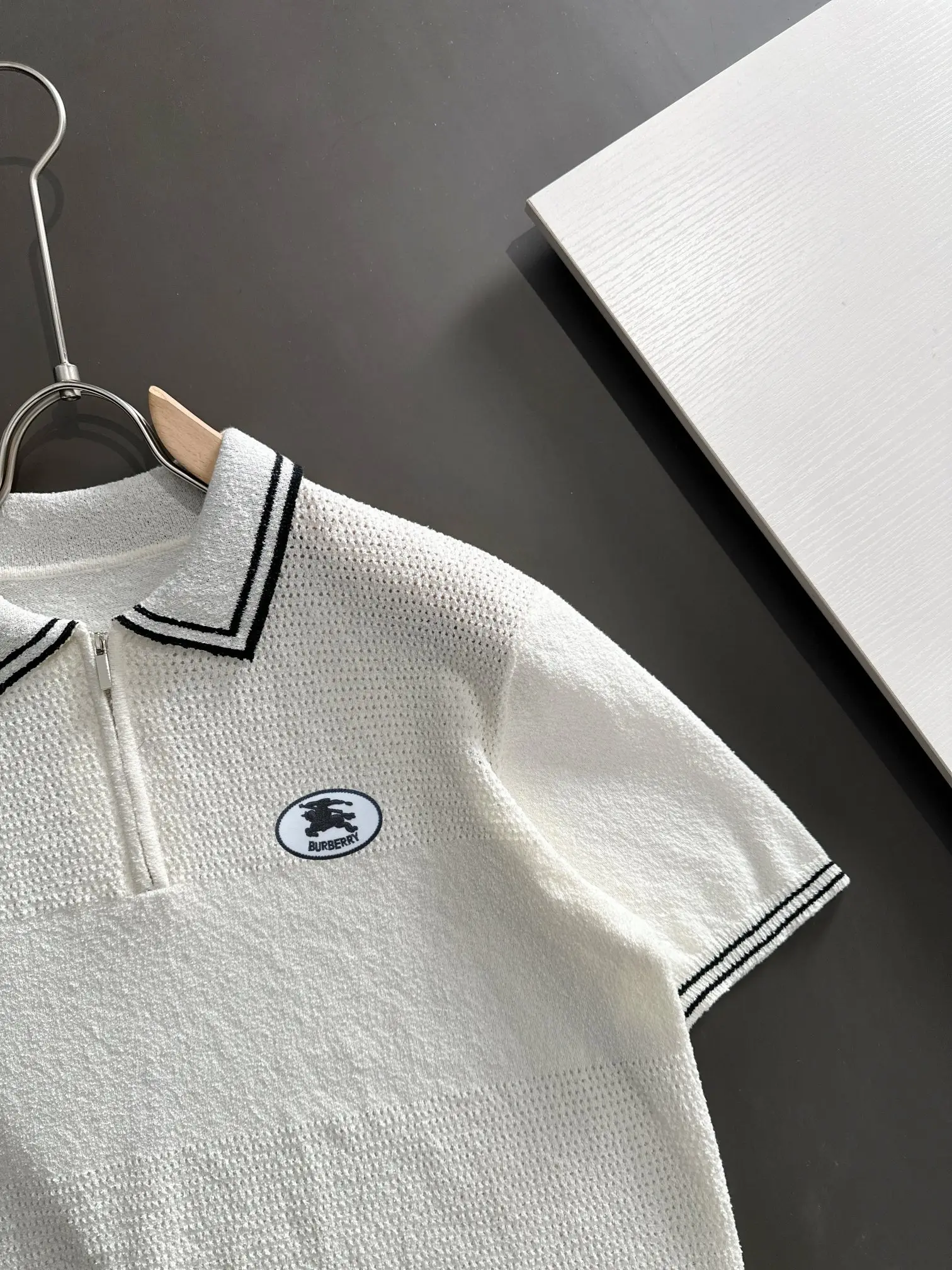 Contrast-Trim Textured Knit Half-Zip Polo Shirt D20015198 — view 2