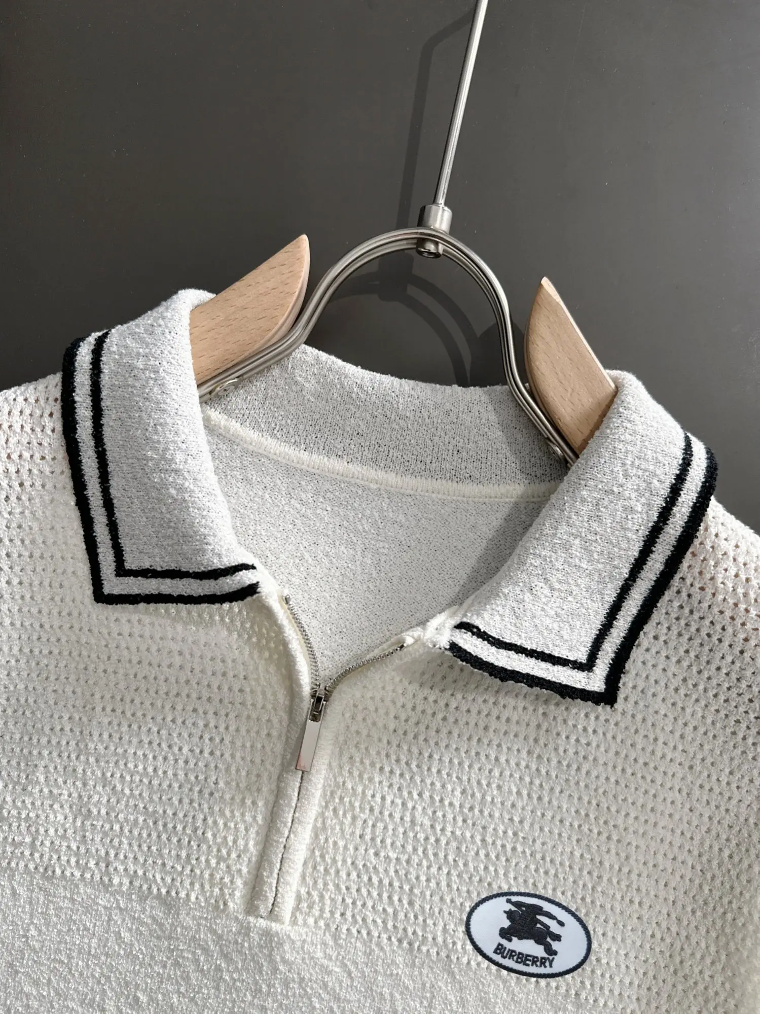 Contrast-Trim Textured Knit Half-Zip Polo Shirt D20015198 — view 3