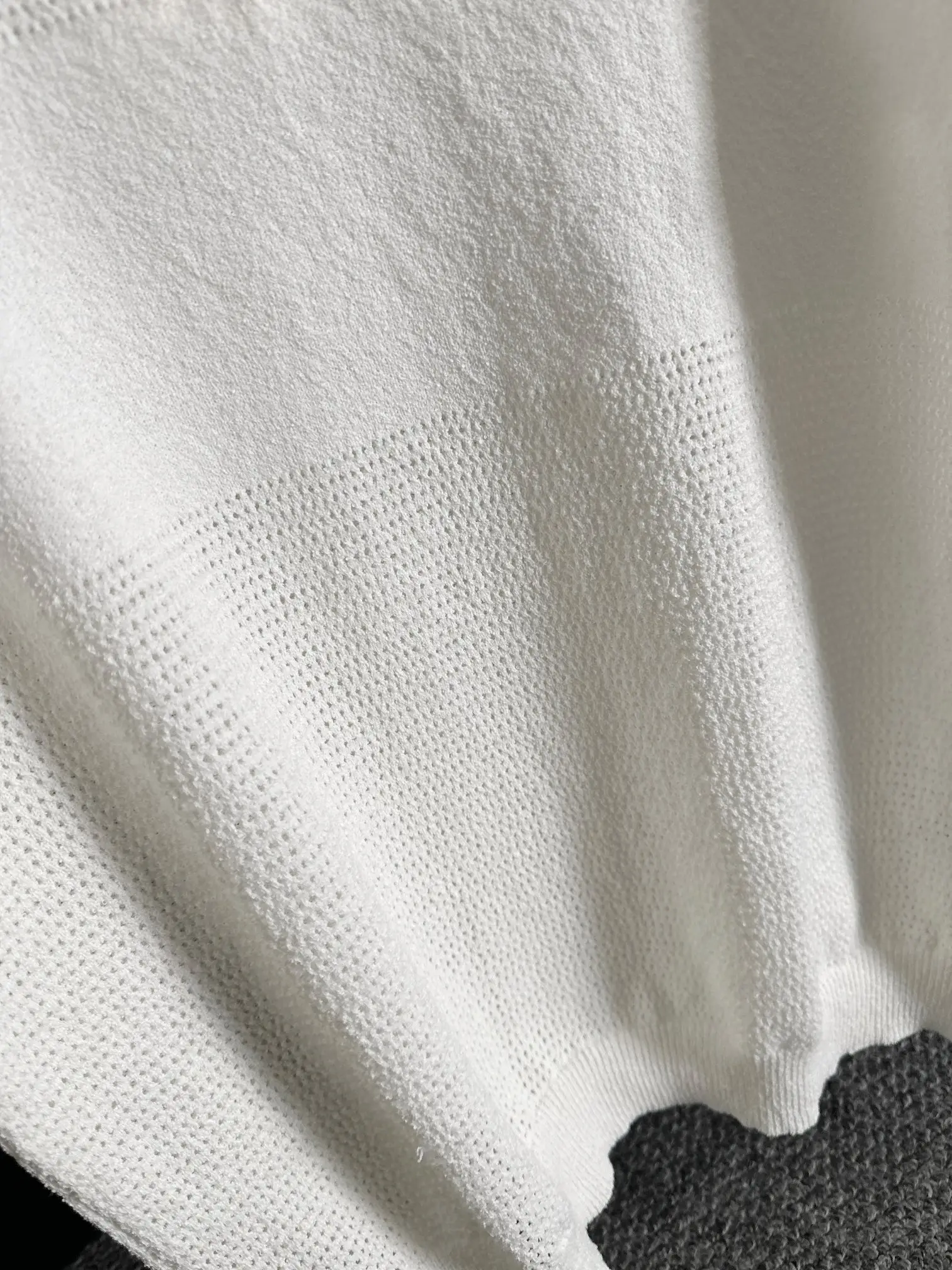 Contrast-Trim Textured Knit Half-Zip Polo Shirt D20015198 — view 7