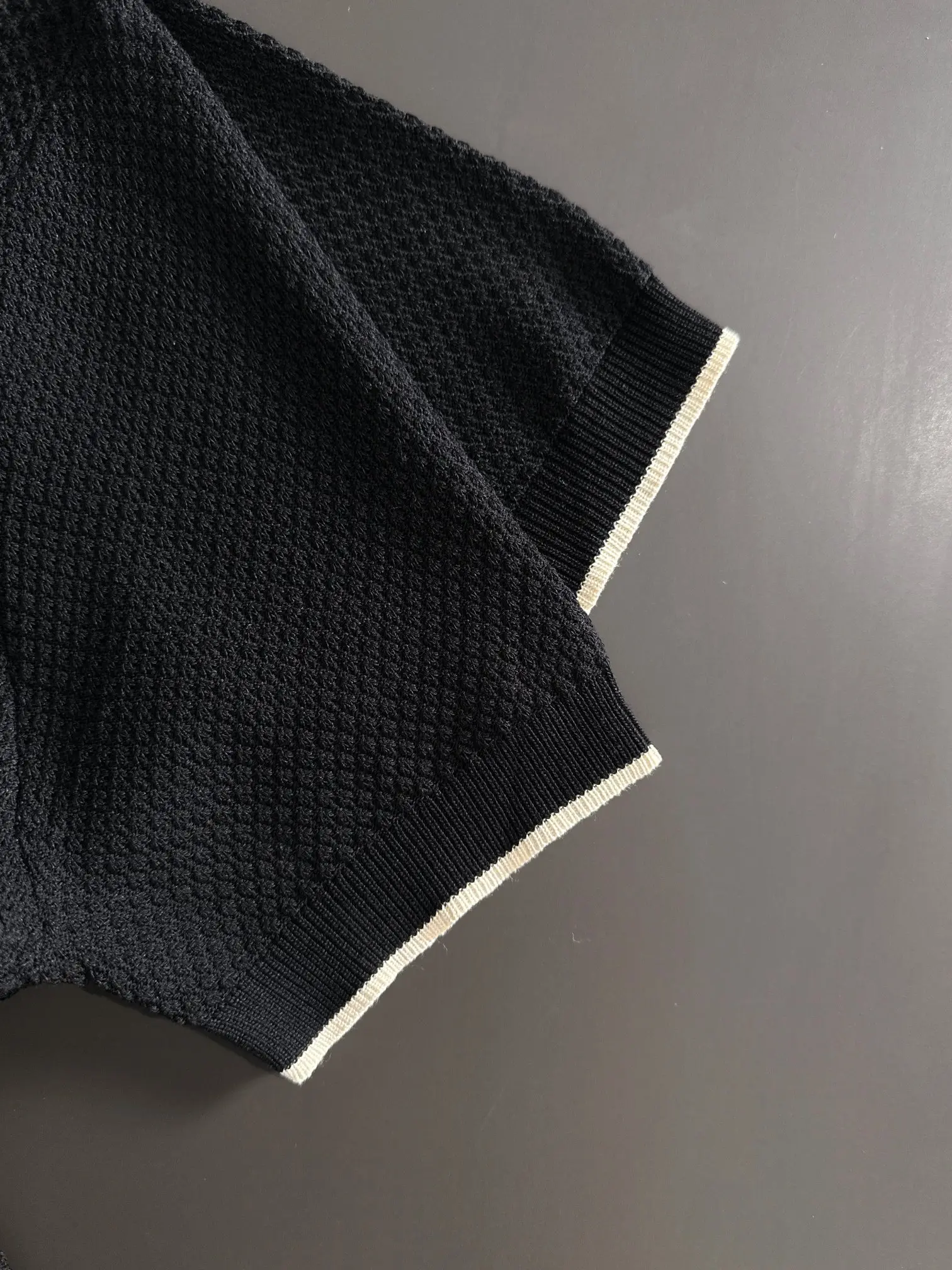 Contrast-Trim Waffle-Knit T-Shirt D20015210 — view 5