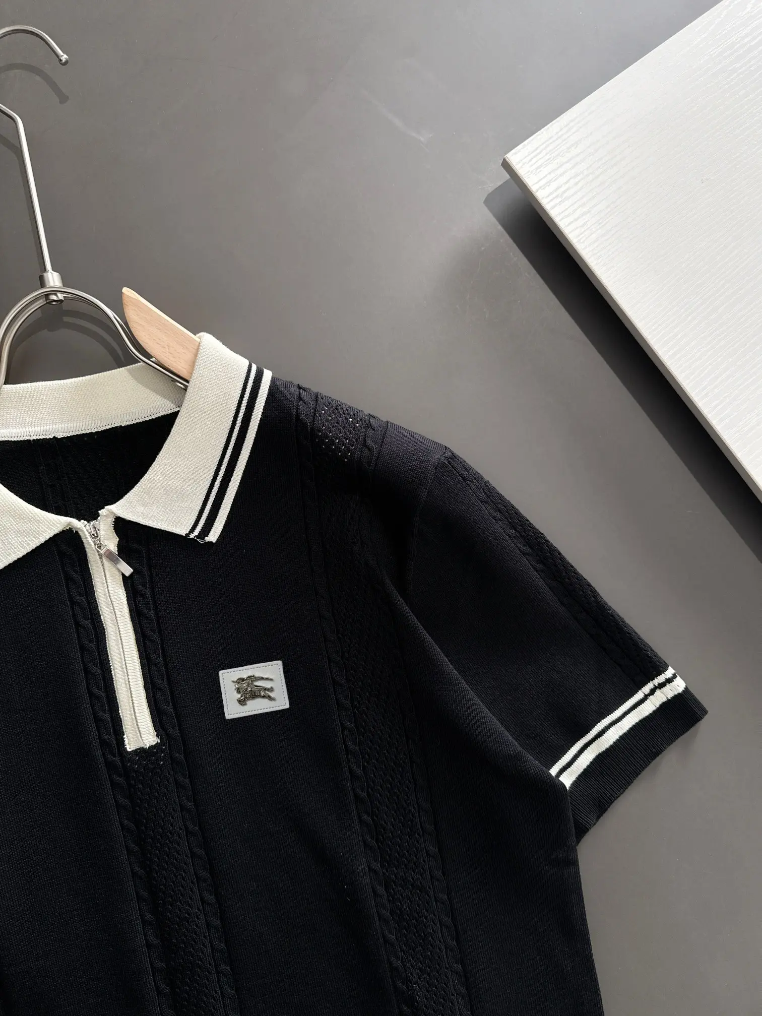 Contrast-Collar Half-Zip Knit Polo Shirt D20015221 — view 2