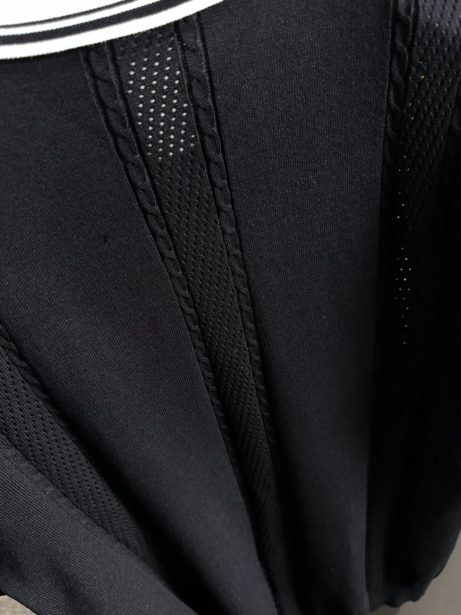Contrast-Collar Half-Zip Knit Polo Shirt D20015221 — view 6